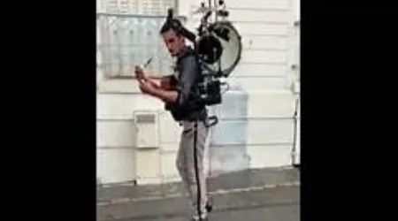 cantar e tocar instrumento ao mesmo tempo