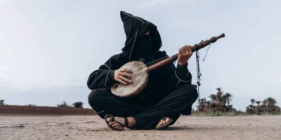 Conheça o rebab árabe que influenciou o violino europeu