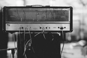 Review do Fender Mustang Micro Plus para prática silenciosa