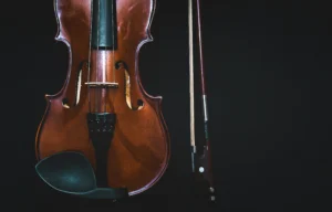 Como a técnica chop no violino cria grooves em grupos musicais